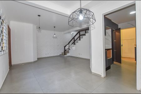 8_photo/94dce3032b.f2ed236aecaa8a04-ATLAS-0472a1fe-d463-4d1d-9dab-57e76b932f08.jpg de casa à venda com 3 quartos, 147m² em Fazendinha, Curitiba