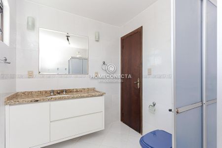 33_photo/94dce30b35.9f389e5fbe0155e0-ATLAS-913c5ac9-5d4c-4b4b-b77b-aa5641bccd70.jpg de casa à venda com 3 quartos, 220m² em Santa Quiteria, Curitiba