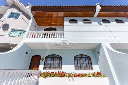 2_photo/94dce30b35.9f389e5fbe0155e0-ATLAS-f382fea2-3af3-4bca-8021-4322019c249e.jpg de casa à venda com 3 quartos, 220m² em Santa Quiteria, Curitiba