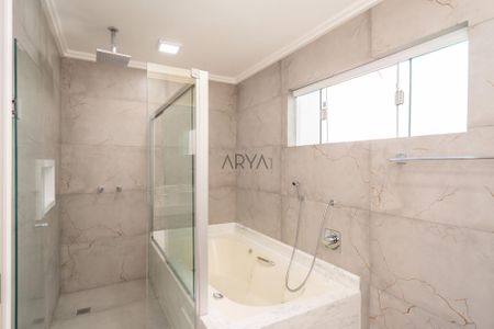 6_photo/94dce30b4b.3f8a424b798531c6-ATLAS-0e74103a-12e7-43e6-bd28-e2dfc826e17a.jpg de casa à venda com 4 quartos, 290m² em Santa Quiteria, Curitiba