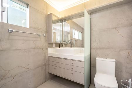 2_photo/94dce30b4b.3f8a424b798531c6-ATLAS-bae3d928-7a97-45bf-a6b3-758872e12f83.jpg de casa à venda com 4 quartos, 290m² em Santa Quiteria, Curitiba