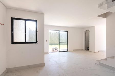 8_photo/94dce30c3d.082d6a5cfc08939d-ATLAS-267edfc1-e081-44d5-b647-a30cac87ba07.jpg de casa à venda com 3 quartos, 126m² em Santa Quiteria, Curitiba