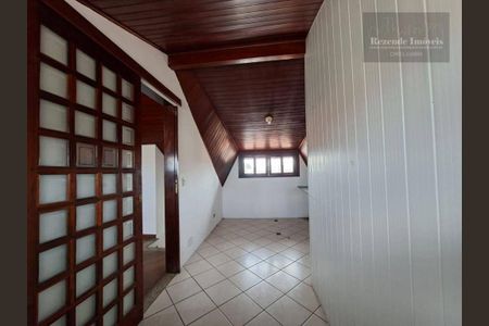 30_photo/94dce30f47.e55d5649294f0132-ATLAS-d9fde204-3587-4a05-964f-7a0574435ced.jpg de casa à venda com 3 quartos, 170m² em Portão, Curitiba