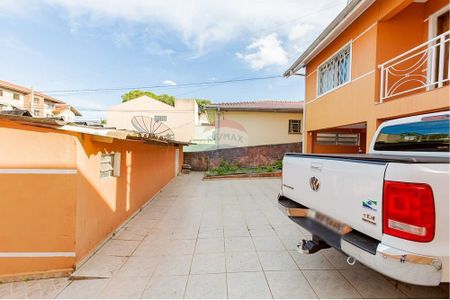 2_photo/94dce310f3.565d65a6458b6ca1-ATLAS-d74d2ed6-a733-4bc9-ae7b-617abf4ca84c.jpg de casa à venda com 3 quartos, 226m² em Portão, Curitiba