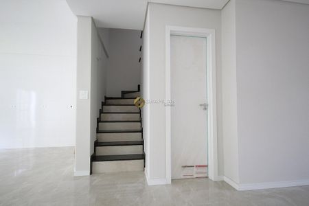 3_photo/94dce311df.bb50c8b7bc154c0c-ATLAS-13f8bb0b-3c28-48ba-907c-0684df0cf010.jpg de casa à venda com 3 quartos, 186m² em Portão, Curitiba