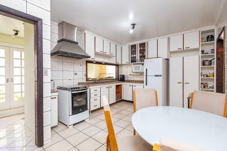 5_photo/94dce31527.f7e81ba1849dc159-ATLAS-698318d3-14de-494b-95be-aef7c00aee34.jpg de casa à venda com 5 quartos, 327m² em Portão, Curitiba