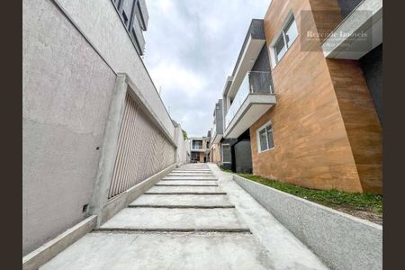 5_photo/94dce31719.22e592f62628b82e-ATLAS-2c27770e-2514-438b-8011-2f8335ff40fc.jpg de casa à venda com 3 quartos, 154m² em Fazendinha, Curitiba