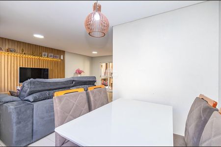 2_photo/94dce31af5.c0b96afa23aafe63-ATLAS-c1c4eac0-d190-4d71-a5e5-8472f16d0dfb.jpg de casa à venda com 3 quartos, 127m² em Fazendinha, Curitiba