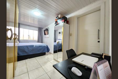 2_photo/94dce31c5d.07fb07773285f6be-ATLAS-245e1996-7f73-4b39-b6f4-737b4b73f5b4.jpg de casa à venda com 2 quartos, 70m² em Fazendinha, Curitiba