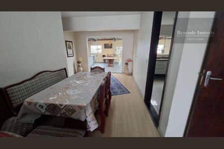 13_photo/94dce31e0f.cdc422f0f5acc07d-ATLAS-c805fc4c-e0d9-4703-9561-b798614fbe3a.jpg de casa à venda com 8 quartos, 629m² em Fazendinha, Curitiba