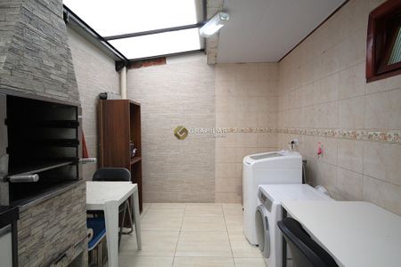 4_photo/94dce31e99.a4bc52643a268475-ATLAS-1249c94d-8a86-4d60-93ae-58ccf60c1c2c.jpg de casa à venda com 3 quartos, 85m² em Fazendinha, Curitiba