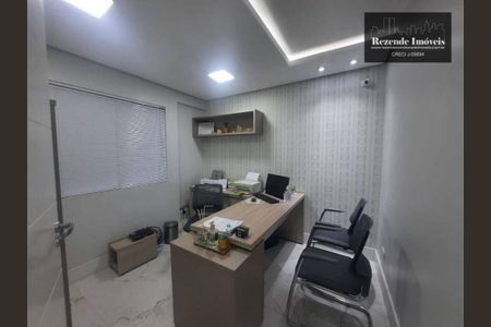 1_photo/94dce32b2f.da1b4779d056e5cc-ATLAS-06b1d0ba-8e8a-4d8c-b352-3bd5b359a2cc.jpg de casa à venda com 4 quartos, 330m² em Cidade Industrial de Curitiba, Curitiba