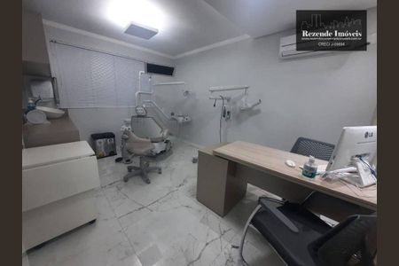 12_photo/94dce32b2f.da1b4779d056e5cc-ATLAS-cbcf7f13-426e-4b37-ba7e-d9edda09c200.jpg de casa à venda com 4 quartos, 330m² em Cidade Industrial de Curitiba, Curitiba