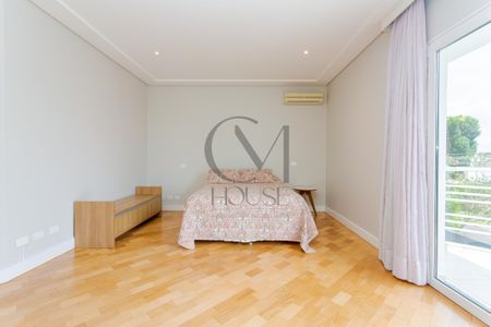 3_photo/94dce3369f.014d739fb69e46b1-ATLAS-08ea4157-80e1-4df4-89e5-50e8e43ce241.jpg de casa à venda com 3 quartos, 350m² em Novo Mundo, Curitiba