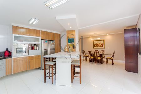 8_photo/94dce3369f.014d739fb69e46b1-ATLAS-1b1dd6d7-5983-4bac-8c9f-e71f904ed077.jpg de casa à venda com 3 quartos, 350m² em Novo Mundo, Curitiba