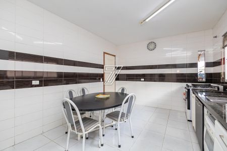 8_photo/94dce3380b.b2517d34c228f0d2-ATLAS-a9f68e6f-4385-4aef-9e32-fb0307d630ff.jpg de casa à venda com 4 quartos, 267m² em Novo Mundo, Curitiba