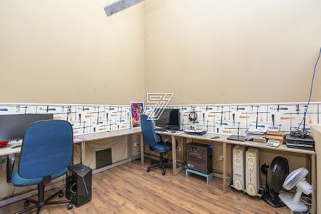 2_photo/94dce3380b.b2517d34c228f0d2-ATLAS-b8dd8752-2525-4c62-bb8e-c00dc30a1d68.jpg de casa à venda com 4 quartos, 267m² em Novo Mundo, Curitiba