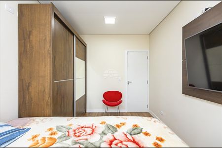 47_photo/94dce33825.e9f7fe0d28d0f4a0-ATLAS-e517f113-5f5e-4cf4-918b-7c4ba503e524.jpg de casa à venda com 4 quartos, 228m² em Novo Mundo, Curitiba