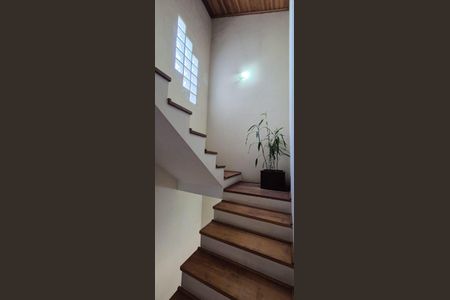 6_photo/94dce339e9.5dc92922f5f40c7d-ATLAS-47cfc877-e1a6-4bea-8b2a-5dd3f10343df.jpg de casa à venda com 3 quartos, 180m² em Novo Mundo, Curitiba