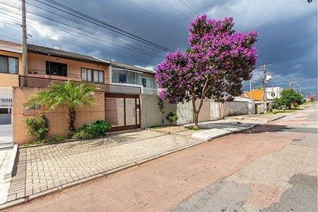 6_photo/94dce33a59.9de6362a168616a9-ATLAS-c0d85ff1-1141-410b-a873-701a50f335be.jpg de casa à venda com 3 quartos, 120m² em Novo Mundo, Curitiba