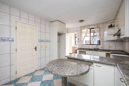 2_photo/94dce33a63.183cecbb511cf629-ATLAS-2bef67f7-04d3-442a-82ab-76889efd384d.jpg de casa à venda com 7 quartos, 349m² em Novo Mundo, Curitiba