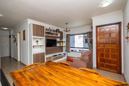 35_photo/94dce33a63.183cecbb511cf629-ATLAS-2f38bb6b-dc80-432e-83de-c84eab35f2c9.jpg de casa à venda com 7 quartos, 349m² em Novo Mundo, Curitiba