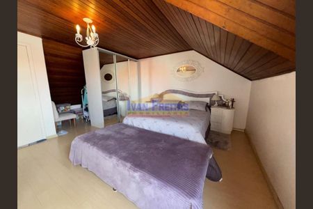 22_photo/94dce33aef.b890cfa64dcc6572-ATLAS-32438b3e-24a6-4a38-9a94-846f149e57be.jpg de casa à venda com 3 quartos, 178m² em Novo Mundo, Curitiba