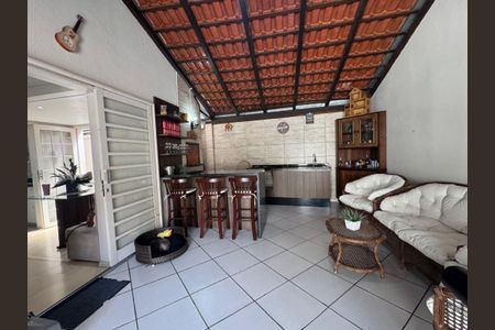 2_photo/94dce33aef.b890cfa64dcc6572-ATLAS-c26236c9-5e87-414f-bf6e-2d33b253dca1.jpg de casa à venda com 3 quartos, 178m² em Novo Mundo, Curitiba