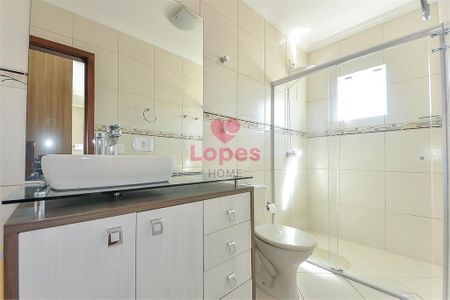 7_photo/94dce340db.ceff8192393c33de-ATLAS-350680cf-e011-4c46-93e8-edb995ed241e.jpg de casa à venda com 3 quartos, 136m² em Novo Mundo, Curitiba
