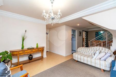 5_photo/94dce345f1.958ab4e2955fd321-ATLAS-0218dbd0-91d4-41df-8bc0-15aaab2e7f25.jpg de casa à venda com 4 quartos, 175m² em Novo Mundo, Curitiba