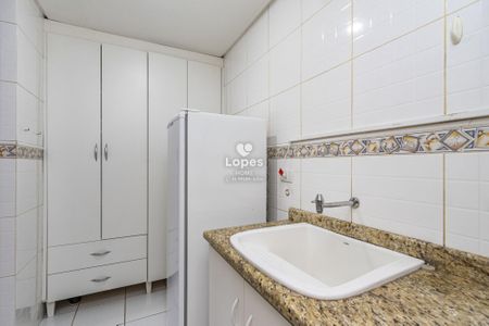 3_photo/94dce345f1.958ab4e2955fd321-ATLAS-09baf4e6-2533-4651-b000-2cf8d44aeae9.jpg de casa à venda com 4 quartos, 175m² em Novo Mundo, Curitiba