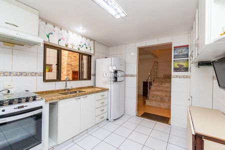 5_photo/94dce345f1.958ab4e2955fd321-ATLAS-0eb834e9-8dd0-48a5-bc97-86b82eb436cc.jpg de casa à venda com 4 quartos, 175m² em Novo Mundo, Curitiba