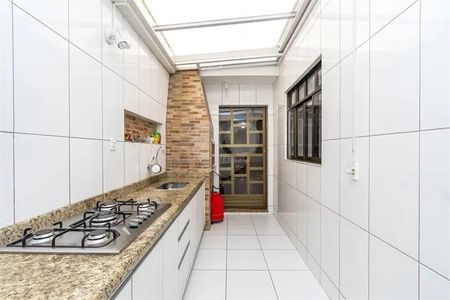 7_photo/94dce345f1.958ab4e2955fd321-ATLAS-153e9cd8-8a7b-48cb-bced-53cf342c57fb.jpg de casa à venda com 4 quartos, 175m² em Novo Mundo, Curitiba