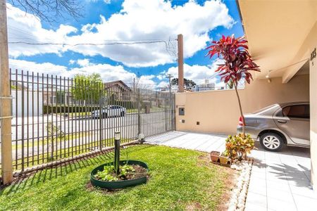 6_photo/94dce345f1.958ab4e2955fd321-ATLAS-4d17bd54-166c-42e2-9c4f-6d5d44fbbcd6.jpg de casa à venda com 4 quartos, 175m² em Novo Mundo, Curitiba