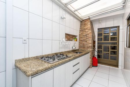 20_photo/94dce345f1.958ab4e2955fd321-ATLAS-4fda718a-6bce-4cff-aeea-48075b9ab9d1.jpg de casa à venda com 4 quartos, 175m² em Novo Mundo, Curitiba