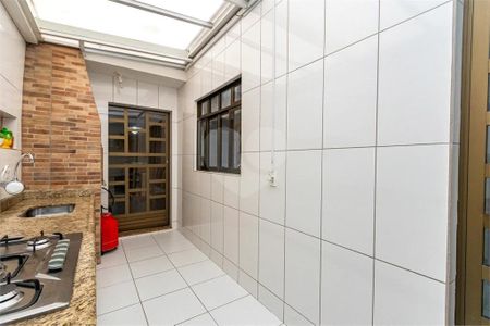 3_photo/94dce345f1.958ab4e2955fd321-ATLAS-5c13c3b8-e064-43ce-ba6b-1f296baa900d.jpg de casa à venda com 4 quartos, 175m² em Novo Mundo, Curitiba