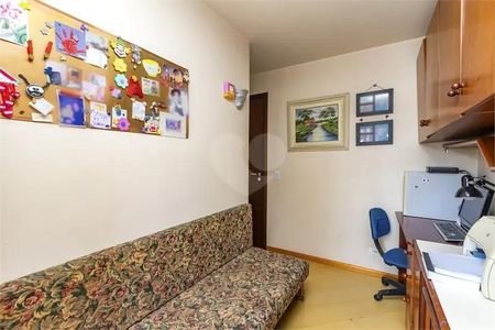 11_photo/94dce345f1.958ab4e2955fd321-ATLAS-61d0900d-a34b-4c4f-8d02-7b4717d9b947.jpg de casa à venda com 4 quartos, 175m² em Novo Mundo, Curitiba