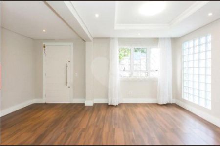 3_photo/94dce346c3.ceff8192393c33de-ATLAS-04130dce-4784-4cea-9bae-1243655f9d58.jpg de casa à venda com 3 quartos, 220m² em Novo Mundo, Curitiba