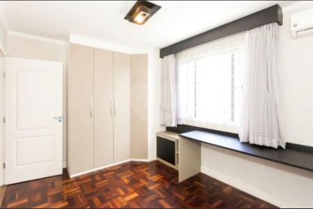 23_photo/94dce346c3.ceff8192393c33de-ATLAS-2b58641a-a4d7-4f6f-9885-16bab7e47182.jpg de casa à venda com 3 quartos, 220m² em Novo Mundo, Curitiba