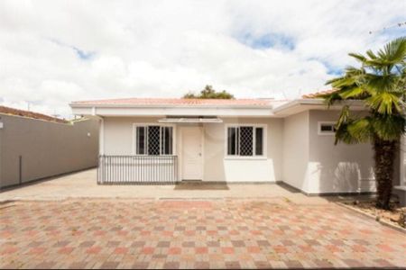 35_photo/94dce346c3.ceff8192393c33de-ATLAS-43ebc4b6-f798-4ecc-a05c-6a07ad5e742e.jpg de casa à venda com 3 quartos, 220m² em Novo Mundo, Curitiba