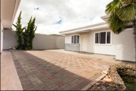 36_photo/94dce346c3.ceff8192393c33de-ATLAS-4f9a53ee-30e2-4884-8d85-eb332d3aa0f2.jpg de casa à venda com 3 quartos, 220m² em Novo Mundo, Curitiba