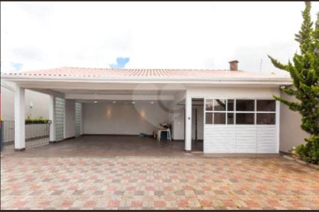 34_photo/94dce346c3.ceff8192393c33de-ATLAS-bd709e6f-ab60-492b-9032-e14a21d2c99e.jpg de casa à venda com 3 quartos, 220m² em Novo Mundo, Curitiba