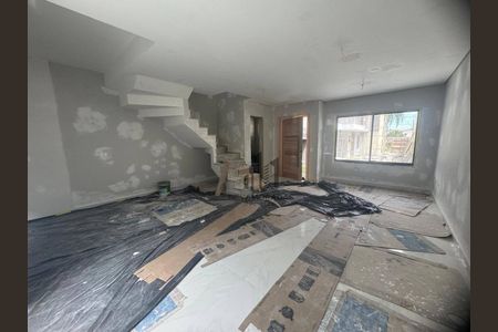 11_photo/94dce346f3.fe96b63aec789ef1-ATLAS-4e78d2ce-1bc3-486c-8457-b13fa12cb781.jpg de casa à venda com 3 quartos, 108m² em Novo Mundo, Curitiba