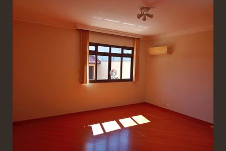 28_photo/94dce347e7.b998a58f5cd09cc9-ATLAS-10cd55ff-acc9-454a-b26e-27585709bbaa.jpg de casa à venda com 3 quartos, 233m² em Novo Mundo, Curitiba