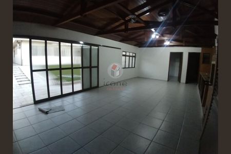 34_photo/94dce347e7.b998a58f5cd09cc9-ATLAS-20ba6ea3-6fd9-4ecc-814b-bdd0c8a32fd8.jpg de casa à venda com 3 quartos, 233m² em Novo Mundo, Curitiba