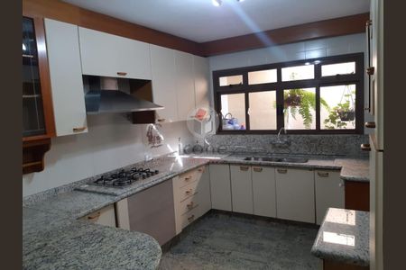 12_photo/94dce347e7.b998a58f5cd09cc9-ATLAS-a39e96ed-3fe5-4dea-9b01-625190aa4e45.jpg de casa à venda com 3 quartos, 233m² em Novo Mundo, Curitiba