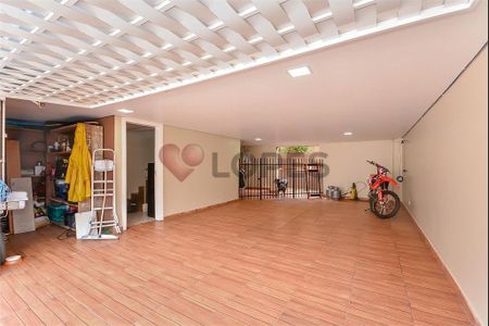 3_photo/94dce34853.d9f8130b258163b2-ATLAS-5ba645d8-d6e2-4e7d-a284-4efe0e693dfc.jpg de casa à venda com 4 quartos, 236m² em Novo Mundo, Curitiba