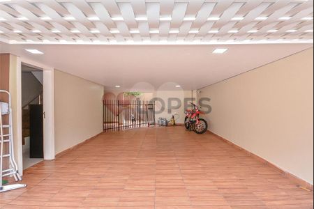 11_photo/94dce34853.d9f8130b258163b2-ATLAS-e523ba33-e4a4-45bf-87fa-bc1dc8addcfb.jpg de casa à venda com 4 quartos, 236m² em Novo Mundo, Curitiba