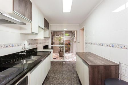 30_photo/94dce348e9.905d7f4245edae06-ATLAS-0d5c756d-7e51-4484-8a9f-2db059a5db28.jpg de casa à venda com 3 quartos, 220m² em Novo Mundo, Curitiba