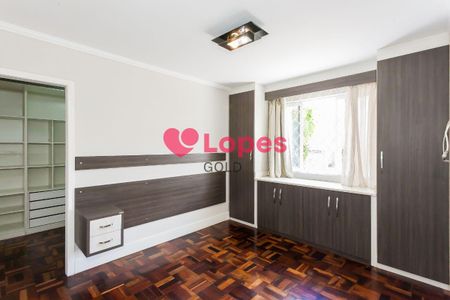 4_photo/94dce348e9.905d7f4245edae06-ATLAS-102612ea-8d4e-4ee7-9aae-3c10734cb32d.jpg de casa à venda com 3 quartos, 220m² em Novo Mundo, Curitiba